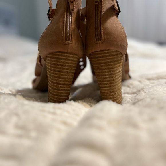 Tan Strappy Block Heels - Picture 3 of 3